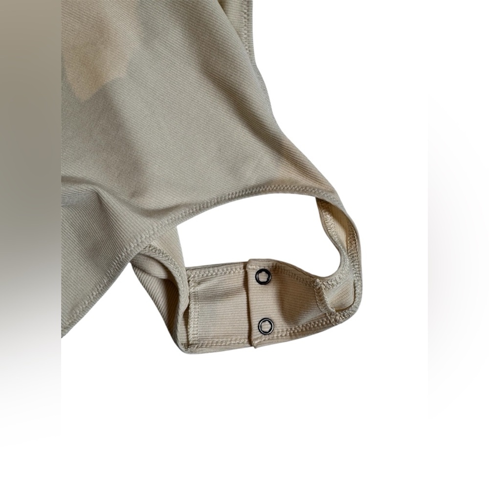 Vuori Short Sleeve Pose Bodysuit - Picture 6 of 7